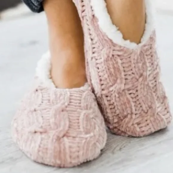 LAST Pair! Cozy Comfy Sherpa Lined Slippers w/Anti-slip Grip Bottoms - Picture 8 of 8